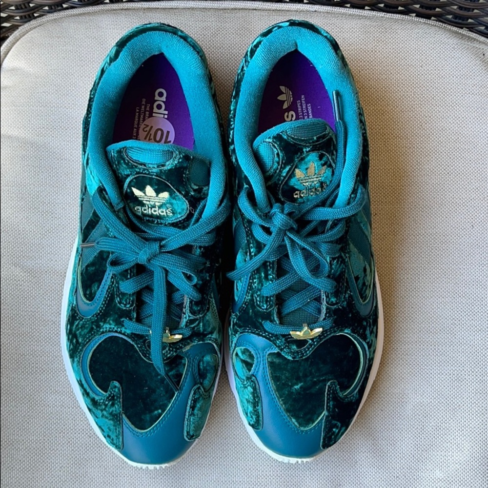 Adidas Emerald Green Velvet Sneakers 10.5 - Picture 2 of 16